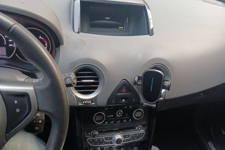 Used Renault Koleos 2010 2.5L 4x4 Luxury Version Audio And AC Panel