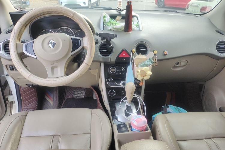 Used Renault Koleos 2010 2.5L Four-Wheel Drive Bose Limited Edition Center Console