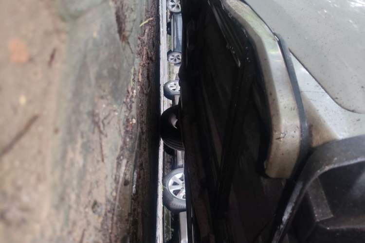 Used Renault Koleos 2010 2.5L Two-Wheel Drive Comfort Version Chassis Front Right
