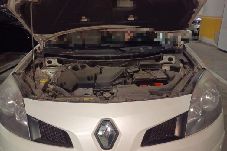 Used Renault Koleos 2010 2.5L 4x4 Comfort Edition Engine Bay
