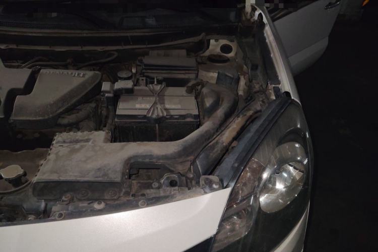 Used Renault Koleos 2010 2.5L Two-Wheel Drive Fashion Edition Engine Bay Left