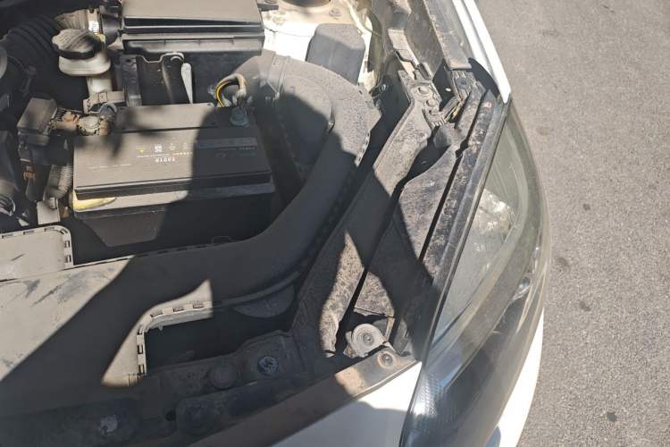 Used Renault Koleos 2010 2.5L 4x4 Comfort Edition Engine Bay Left