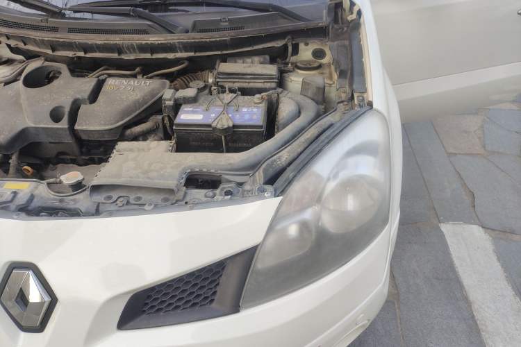 Used Renault Koleos 2010 2.5L Four-Wheel Drive Bose Limited Edition Engine Bay Left