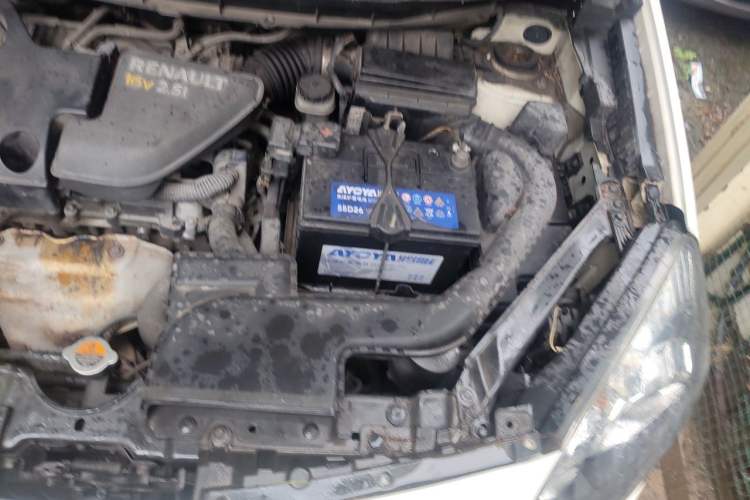 Used Renault Koleos 2010 2.5L Two-Wheel Drive Comfort Version Engine Bay Left