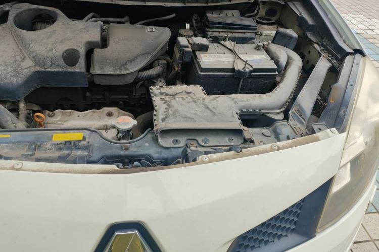 Used Renault Koleos 2010 2.5L Two-Wheel-Drive Luxury Version Engine Bay Left