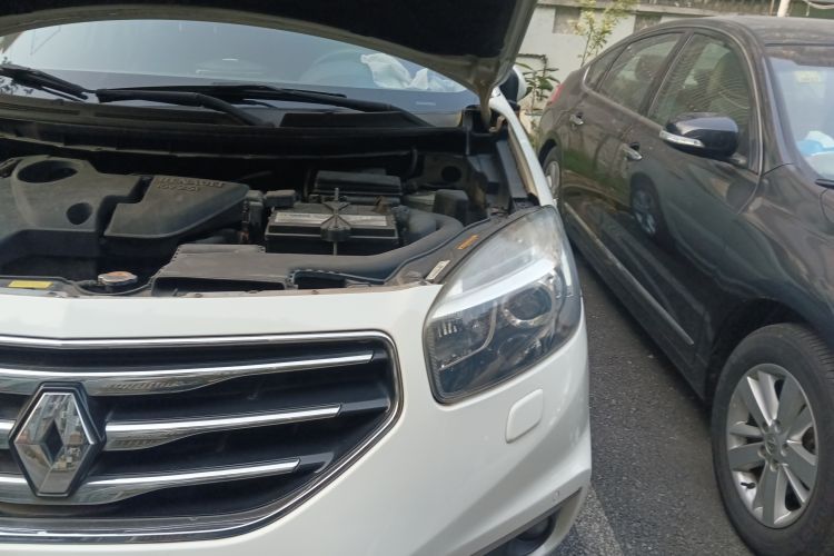 Used Renault Koleos 2010 2.5L 4x4 Luxury Version Engine Bay Left
