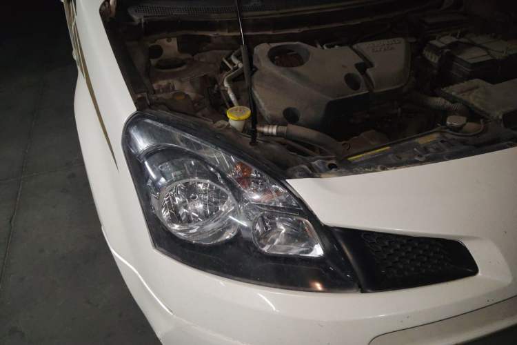 Used Renault Koleos 2010 2.5L Two-Wheel Drive Fashion Edition Engine Bay Right