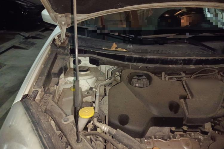 Used Renault Koleos 2010 2.5L 4x4 Comfort Edition Engine Bay Right