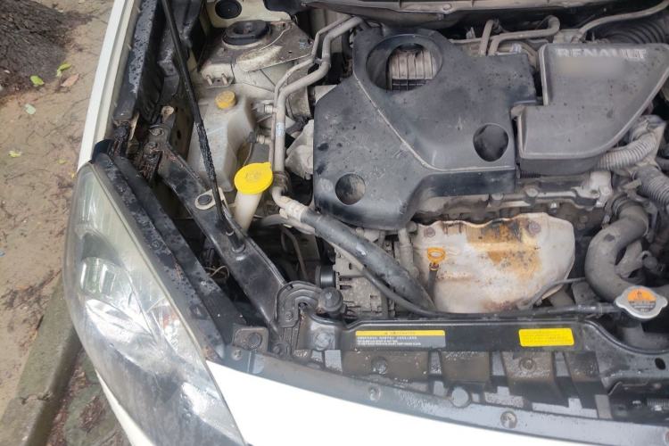Used Renault Koleos 2010 2.5L Two-Wheel Drive Comfort Version Engine Bay Right