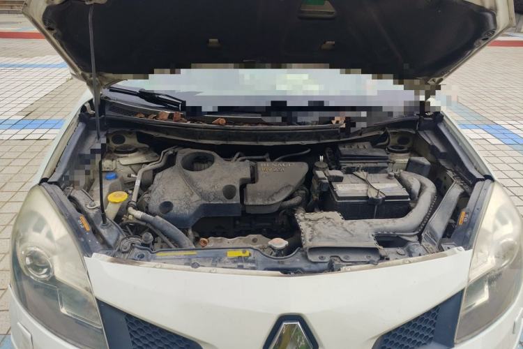 Used Renault Koleos 2010 2.5L Two-Wheel-Drive Luxury Version Engine Bay