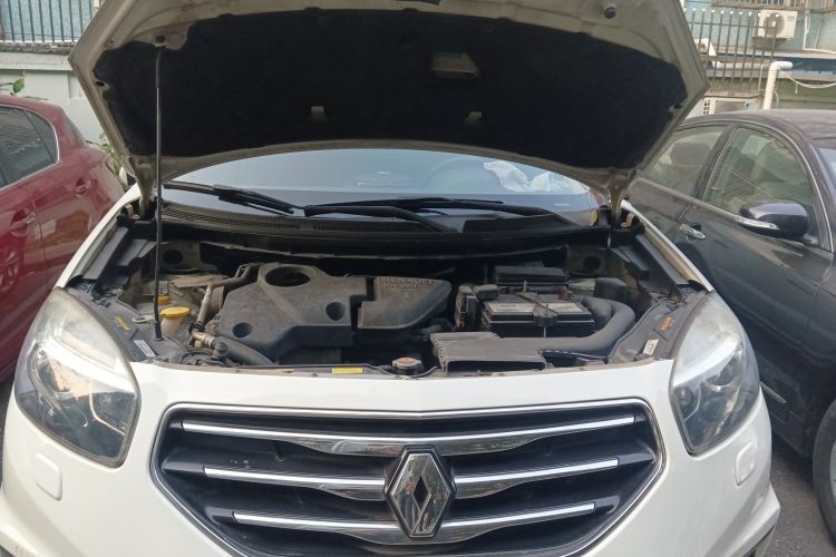 Used Renault Koleos 2010 2.5L 4x4 Luxury Version Engine Bay
