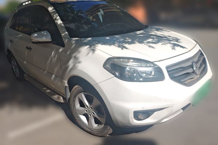 Used Renault Koleos 2010 2.5L 4x4 Comfort Edition Front Right 45 Deg