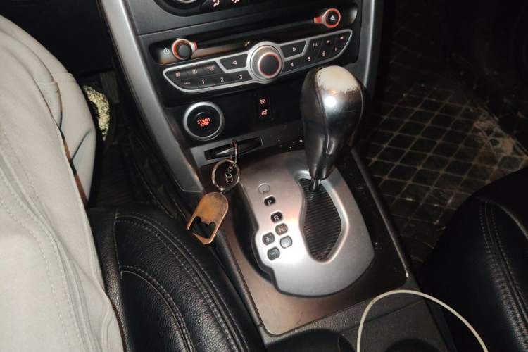 Used Renault Koleos 2010 2.5L Two-Wheel Drive Fashion Edition Gear Lever