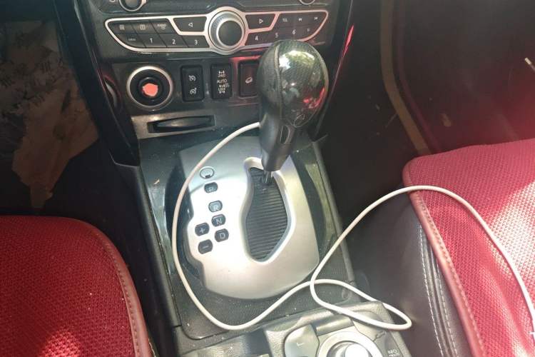 Used Renault Koleos 2010 2.5L 4x4 Comfort Edition Gear Lever