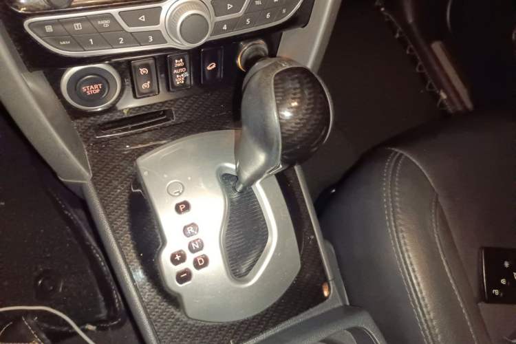 Used Renault Koleos 2010 2.5L 4x4 Comfort Edition Gear Lever