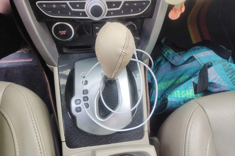 Used Renault Koleos 2010 2.5L Four-Wheel Drive Bose Limited Edition Gear Lever