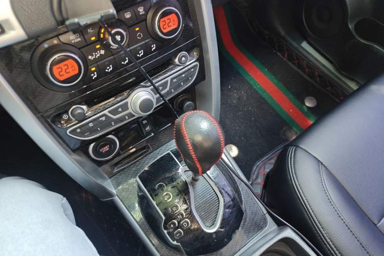 Used Renault Koleos 2010 2.5L 4x4 Comfort Edition Gear Lever