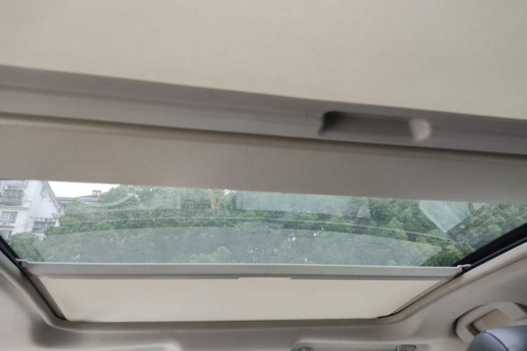 Used Renault Koleos 2010 2.5L Two-Wheel-Drive Luxury Version Headliner