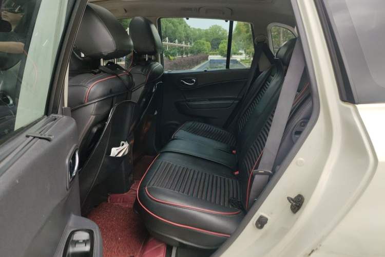 Used Renault Koleos 2010 2.5L Two-Wheel-Drive Luxury Version Left Rear Seat