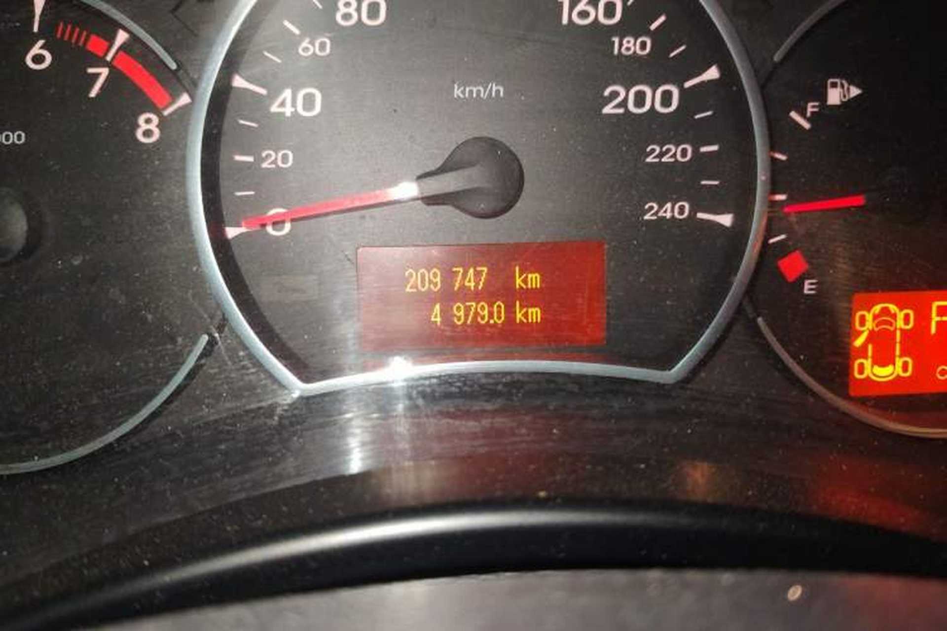 Used Renault Koleos 2010 2.5L Two-Wheel Drive Fashion Edition Odometer Close Up