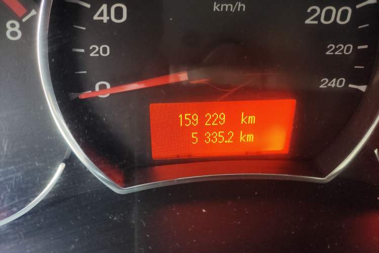 Used Renault Koleos 2010 2.5L Four-Wheel Drive Bose Limited Edition Odometer Close Up
