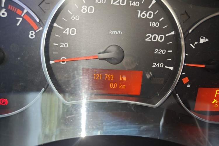 Used Renault Koleos 2010 2.5L 4x4 Comfort Edition Odometer Close Up