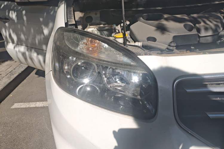 Used Renault Koleos 2010 2.5L 4x4 Comfort Edition Right Front Headlight