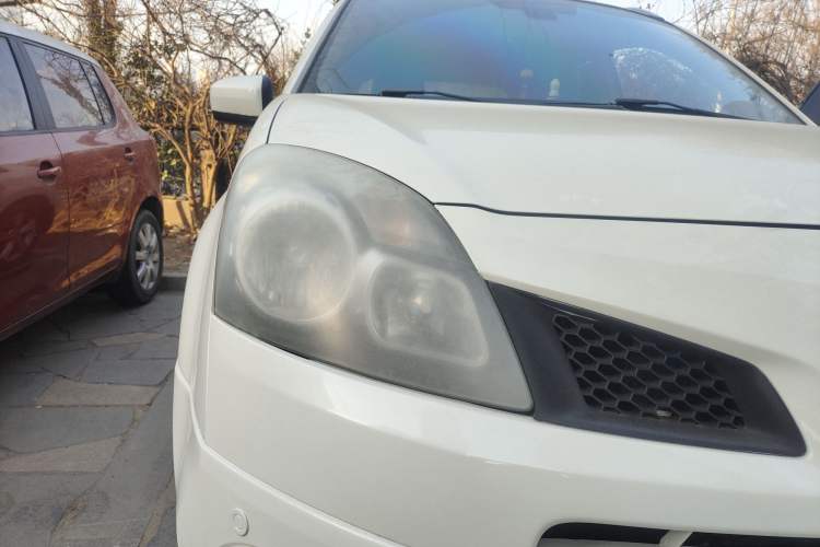 Used Renault Koleos 2010 2.5L Four-Wheel Drive Bose Limited Edition Right Front Headlight