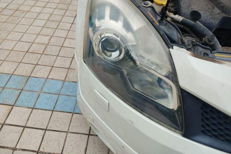 Used Renault Koleos 2010 2.5L Two-Wheel-Drive Luxury Version Right Front Headlight