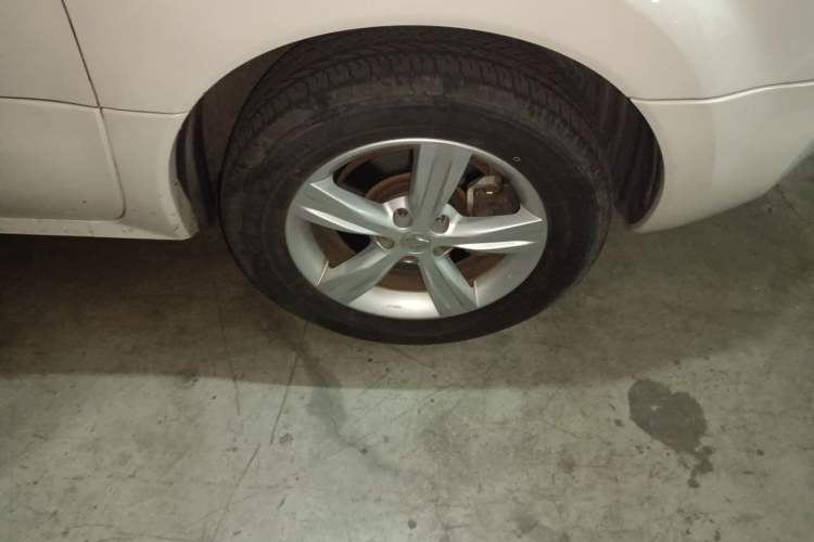 Used Renault Koleos 2010 2.5L 4x4 Comfort Edition Right Front Wheel Hub