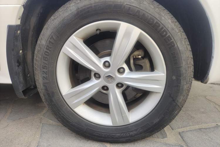 Used Renault Koleos 2010 2.5L Four-Wheel Drive Bose Limited Edition Right Front Wheel Hub