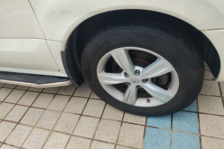 Used Renault Koleos 2010 2.5L Two-Wheel-Drive Luxury Version Right Front Wheel Hub