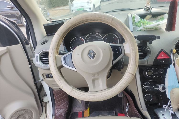 Used Renault Koleos 2010 2.5L Four-Wheel Drive Bose Limited Edition Steering Wheel