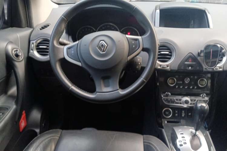 Used Renault Koleos 2010 2.5L 4x4 Luxury Version Steering Wheel