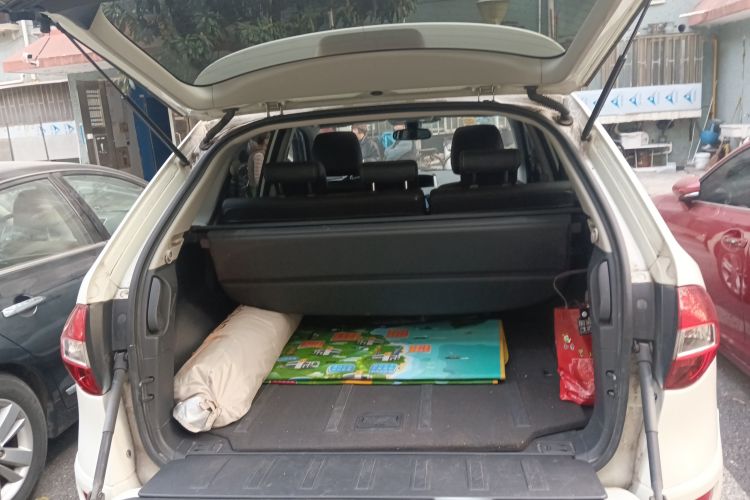 Used Renault Koleos 2010 2.5L 4x4 Luxury Version Trunk