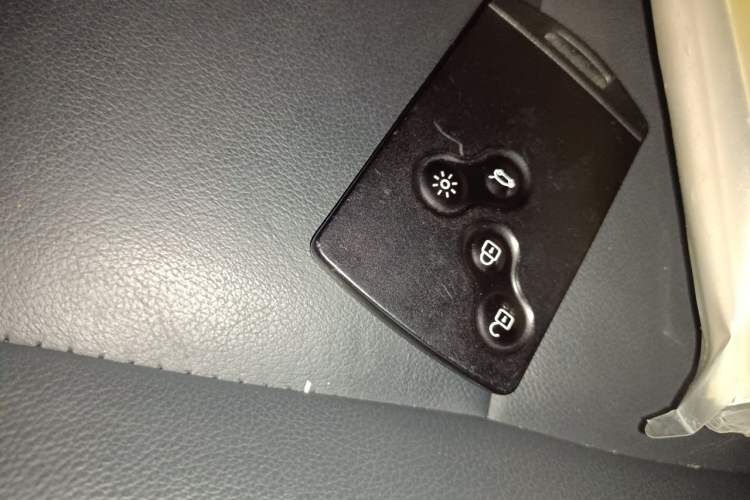 Used Renault Koleos 2010 2.5L 4x4 Comfort Edition Vehicle Key