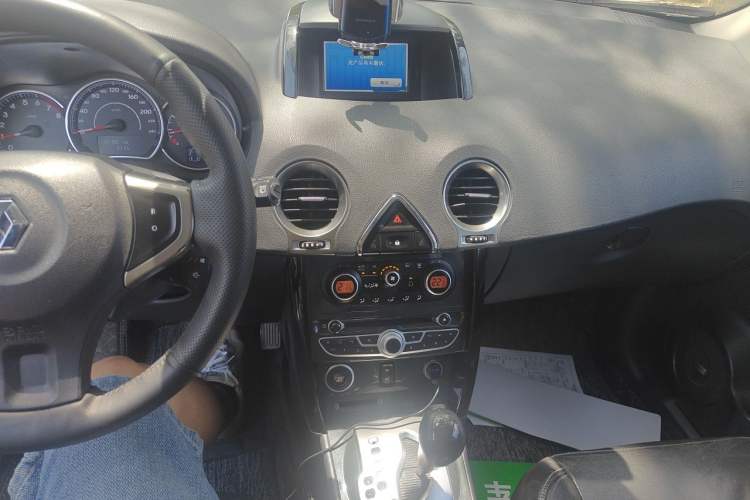 Used Renault Koleos 2012 2.5L Two-Wheel Drive Comfort Edition with Navigation Audio And AC Panel