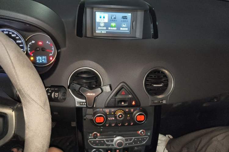Used Renault Koleos 2012 2.5L 4x4 Luxury Navigation Edition Audio And AC Panel