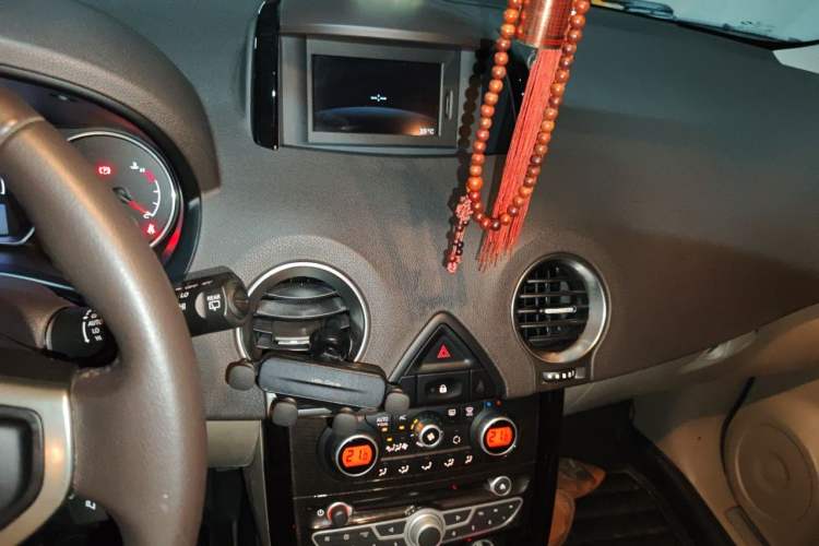 Used Renault Koleos 2012 2.5L Two-Wheel Drive Comfort Edition with Navigation Audio And AC Panel