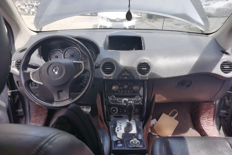 Used Renault Koleos 2012 2.5L 4x4 Comfort Edition with Navigation Center Console