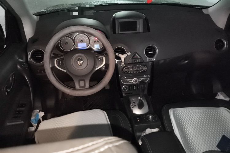Used Renault Koleos 2012 2.5L 4x4 Luxury Navigation Edition Center Console