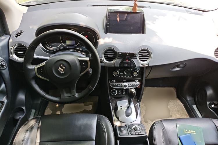 Used Renault Koleos 2012 2.5L 4x4 Comfort Edition with Navigation Center Console