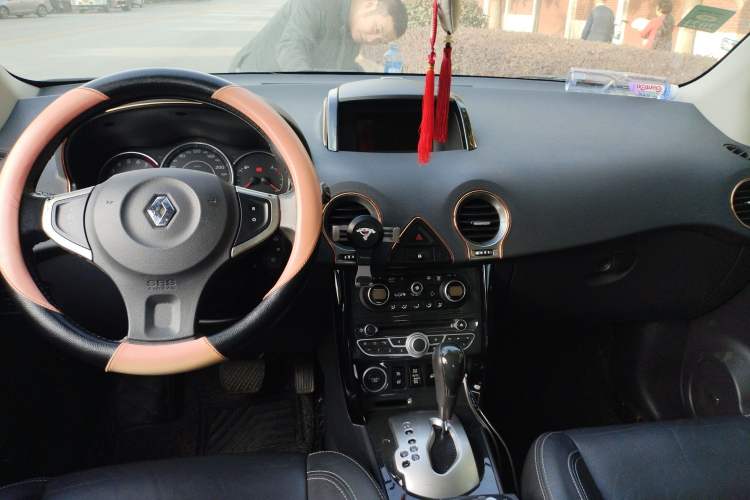 Used Renault Koleos 2012 2.5L 4x4 Luxury Navigation Edition Center Console