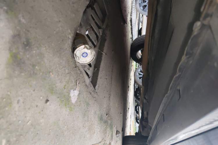 Used Renault Koleos 2012 2.5L Two-Wheel Drive Comfort Edition with Navigation Chassis Front Left