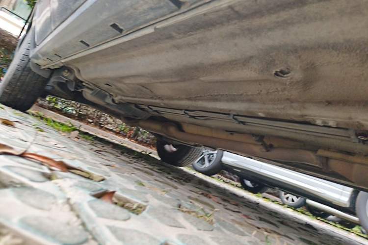 Used Renault Koleos 2012 2.5L Two-Wheel Drive Comfort Edition with Navigation Chassis Front Right