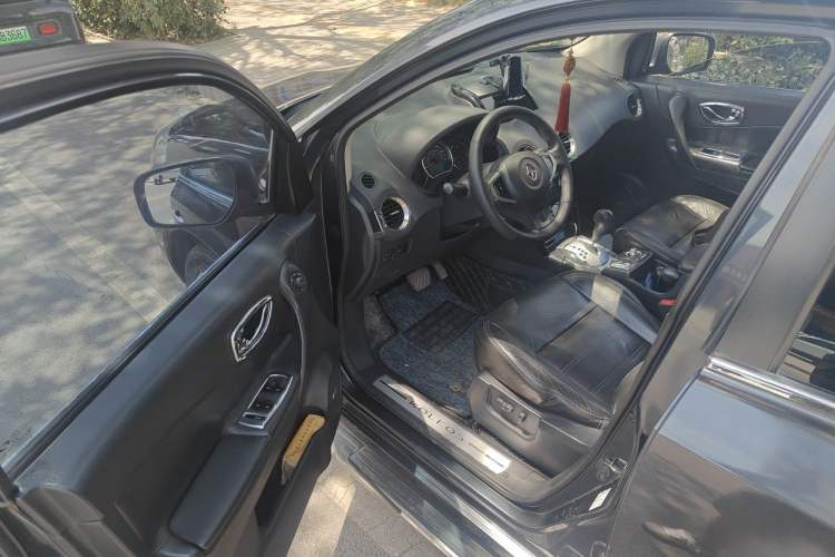 Used Renault Koleos 2012 2.5L Two-Wheel Drive Comfort Edition with Navigation Driver Seat