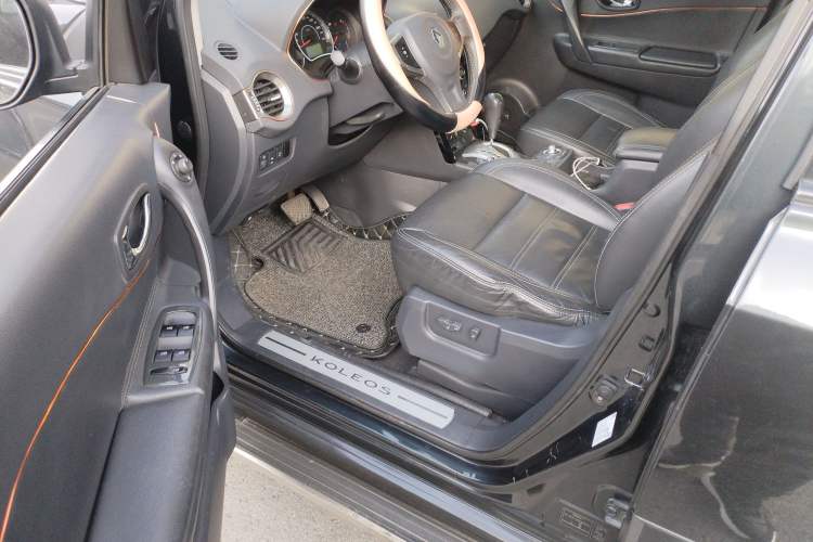 Used Renault Koleos 2012 2.5L 4x4 Luxury Navigation Edition Driver Seat