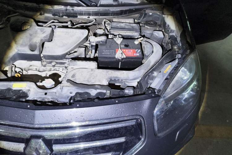 Used Renault Koleos 2012 2.5L 4x4 Luxury Navigation Edition Engine Bay Left