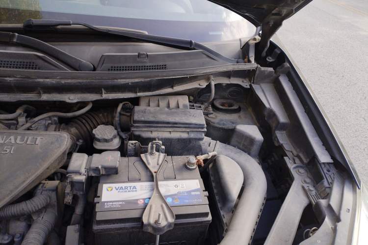 Used Renault Koleos 2012 2.5L 4x4 Luxury Navigation Edition Engine Bay Left