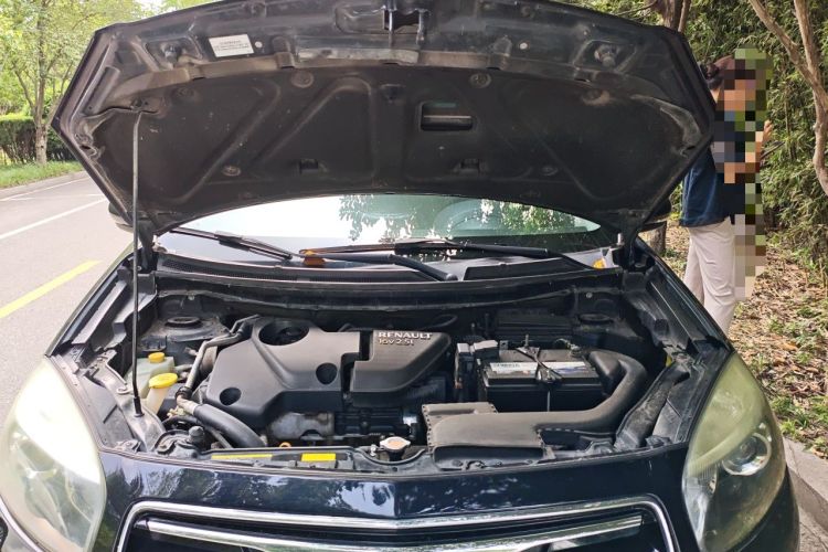 Used Renault Koleos 2012 2.5L 4x4 Comfort Edition with Navigation Engine Bay